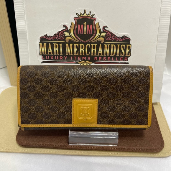 Celine Triomphe Long Wallet.Pre loved. - Picture 3 of 7